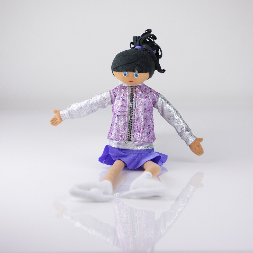 Кукла StudioSports на коньках со съемной одеждой - 03