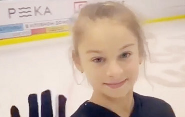 11-летняя российская фигуристка Алена Жилина без труда повторила сложнейшую прыжковую комбинацию олимпийской чемпионки и чемпионки мира Алины Загитовой.
